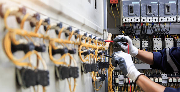 Professional Electrician technician working in Pleasant Grove, OH